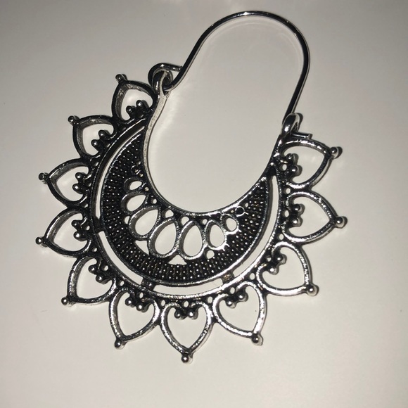 Etched Drop Hoop Hollow trendy Boho earrings - Picture 10 of 12